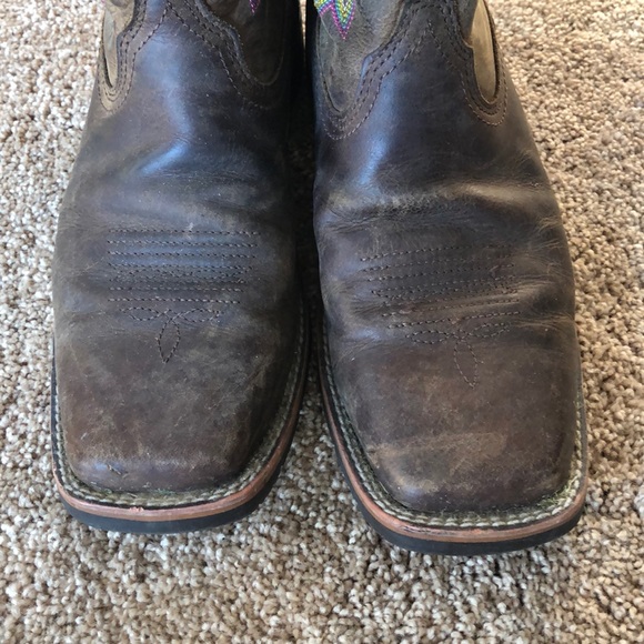 Ariat square toe boots - Picture 4 of 6